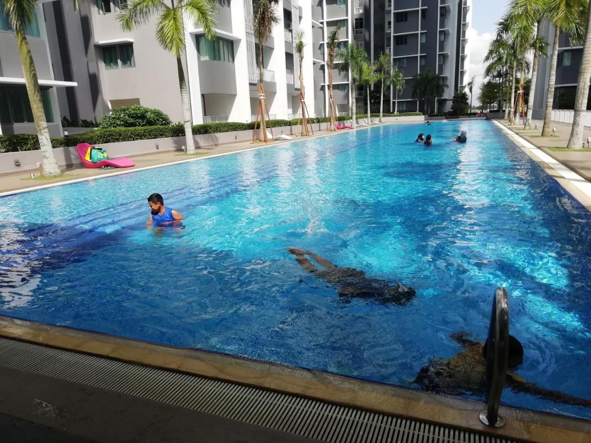 Fz Almyra Homestay Kajang Exterior photo